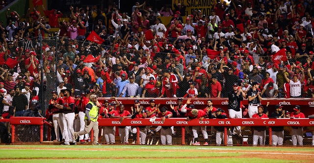 Madrugaron: Lones del Escogido inician su venta de abonos para torneo 2026-27