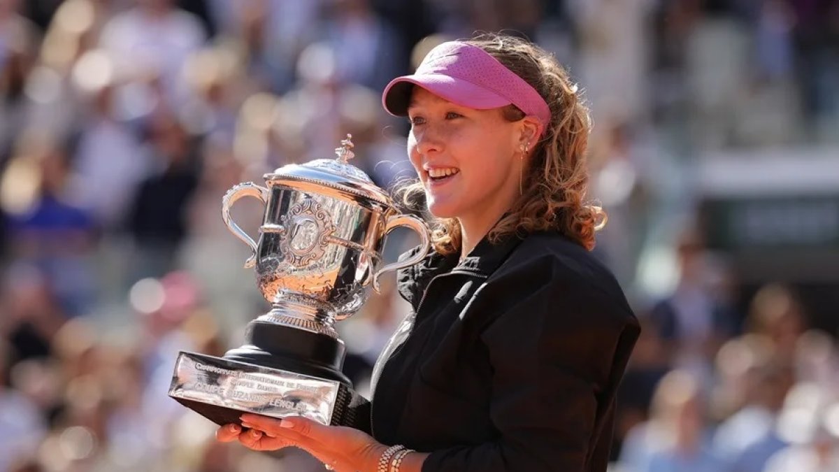 A sus 19 años Mirra Andreeva se casa con la gloria en Roland Garros
