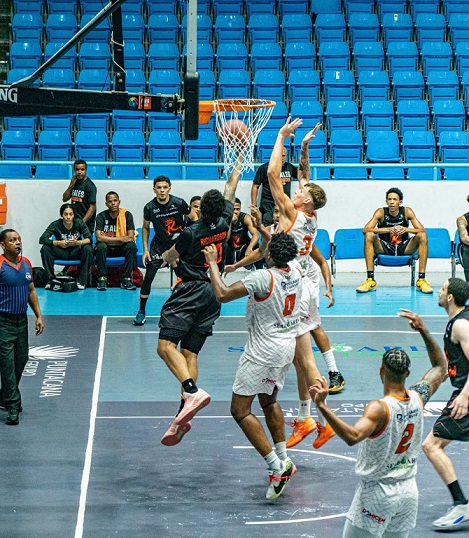 Colomé vuelve a decidir con triple para Cañeros.