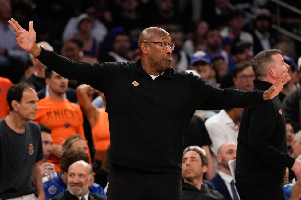 Spurs frenan a los Knicks y Brown enciende la polémica